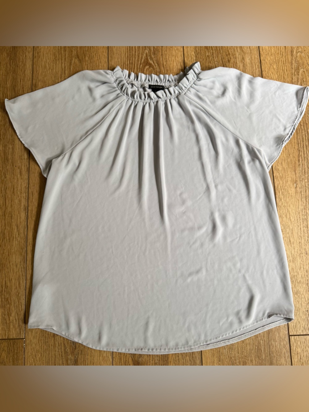 EUC - Ann Taylor - Women's Light Gray Gathered Neck blouse
